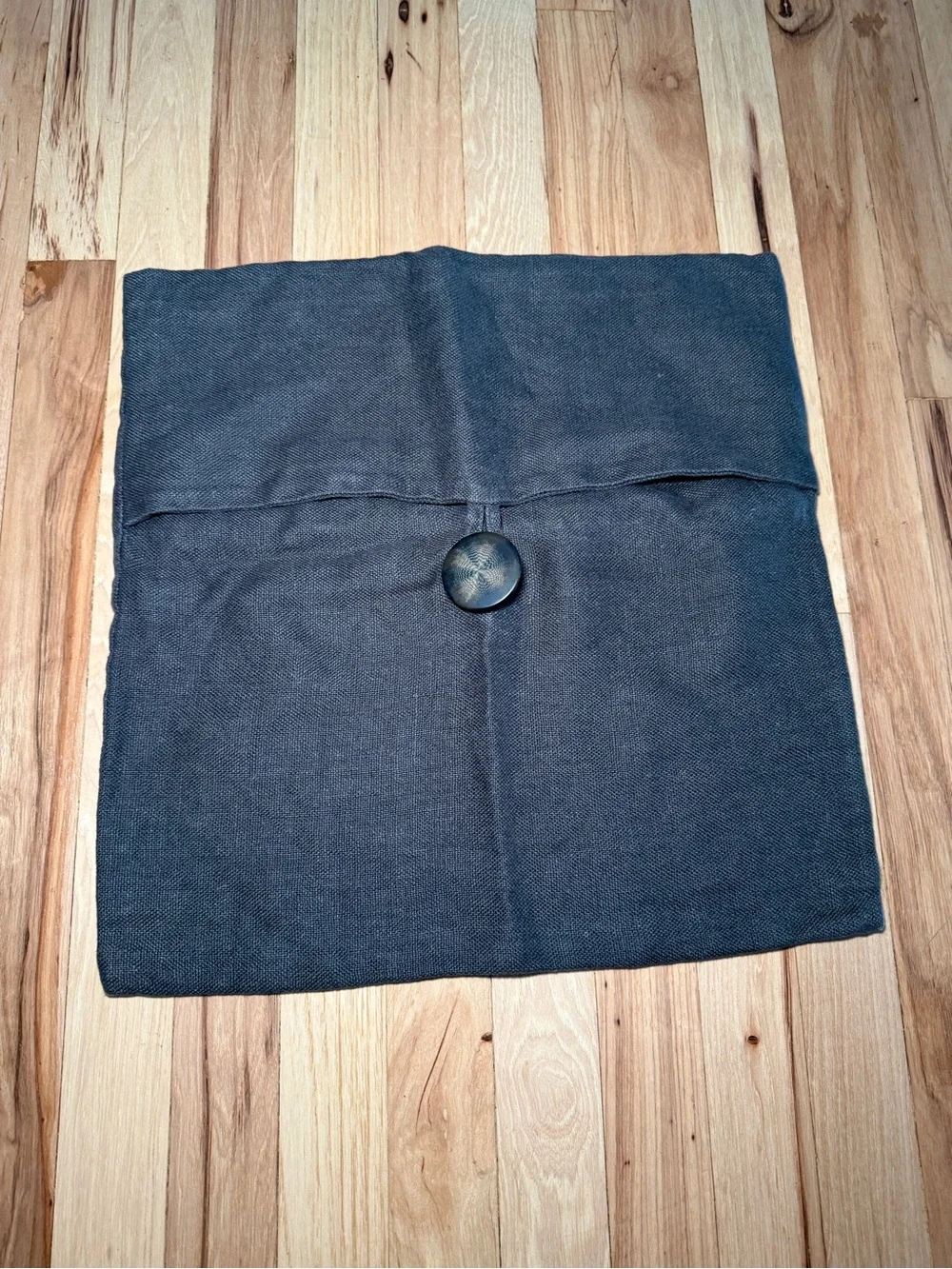 Pottery Barn Textured 100% Linen Pillow Cover Big Button (1)